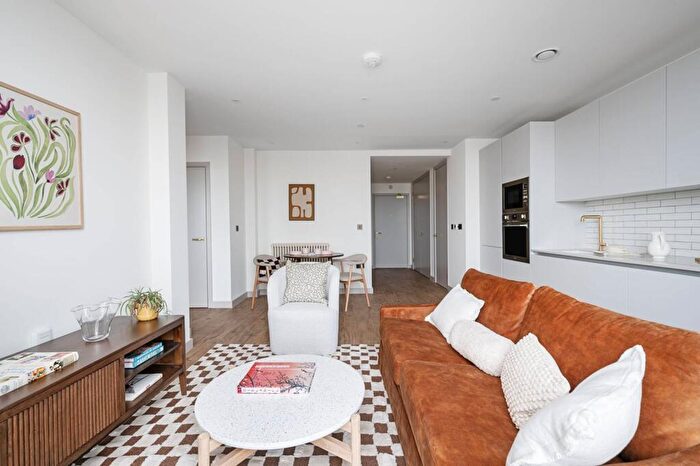 1 Bedroom Flat To Rent In Selbourne Road, Walthamstow, E17