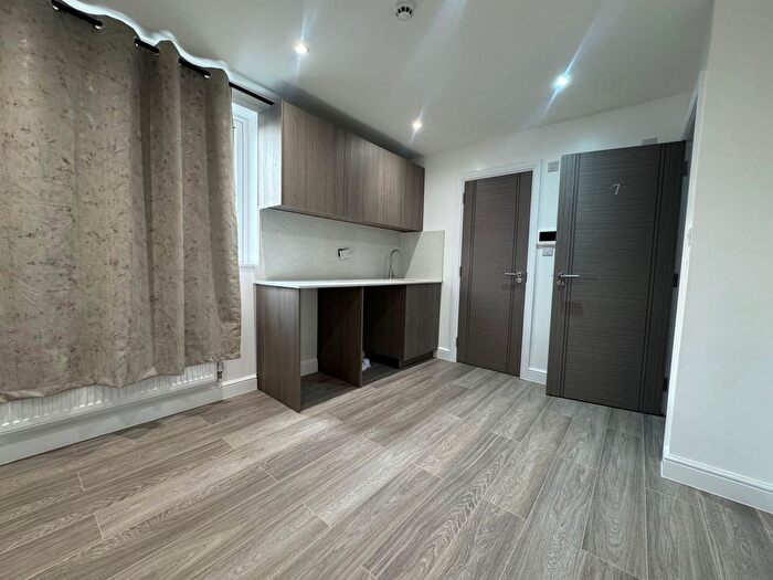 Studio To Rent In Burnley Road, London, NW10