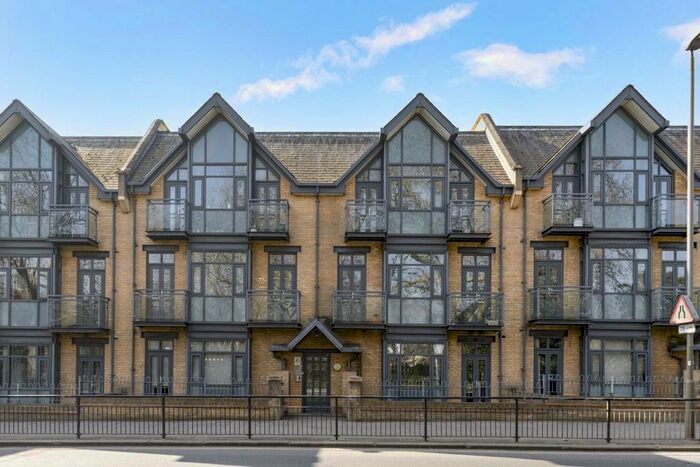 2 Bedroom Flat To Rent In Putney Bridge Road, London, SW18