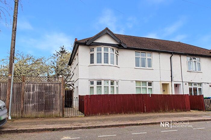 2 Bedroom Maisonette For Sale In Thornhill Avenue, Surbiton, Surrey., KT6