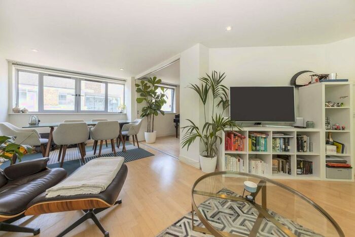 2 Bedroom Flat To Rent In Naoroji Street, London, WC1X