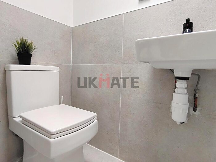 1 Bedroom Flat To Rent In Villiers Road, KT1