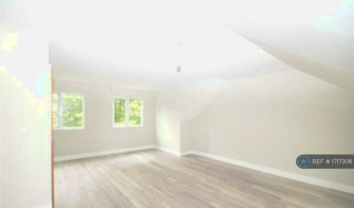 2 Bedroom Flat To Rent In Bowes Rd, South Gate, N11
