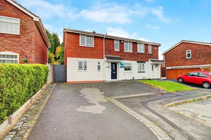 4 Bedroom Semi Detached House For Sale In Brambling, Tamworth, B77