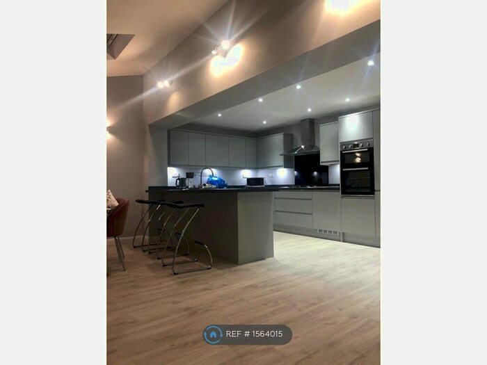 4 Bedroom Semi-Detached House To Rent In Hartshill, Guildford, GU2