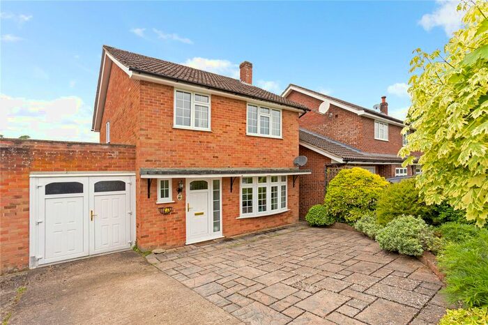 3 Bedroom Link Detached House For Sale In Mill Close, Middle Assendon, Henley-On-Thames, Oxfordshire, RG9