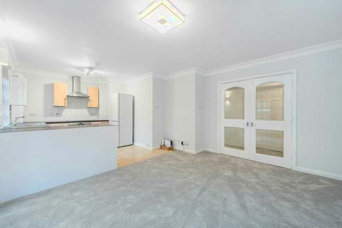 2 Bedroom Flat To Rent In Howard House, Marylebone, W1