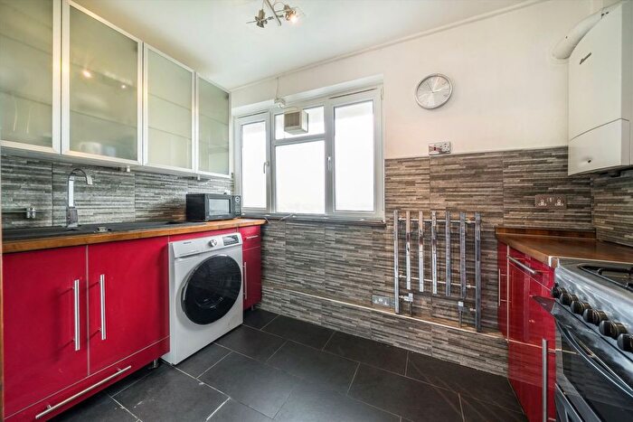 1 Bedroom Flat For Sale In Livermere Road, Hackney, E8