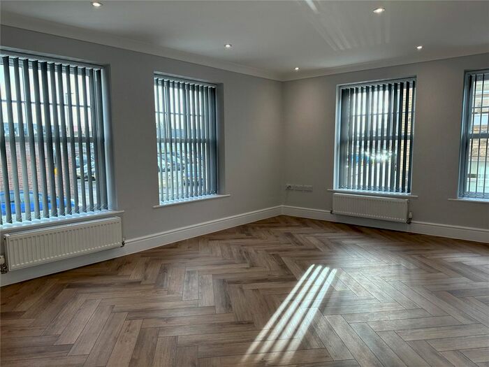 2 Bedroom Flat To Rent In Wood Street, Taunton, Somerset, TA1