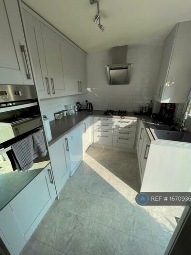 2 Bedroom Flat To Rent In Westland Drive, Lee-On-The-Solent, PO13