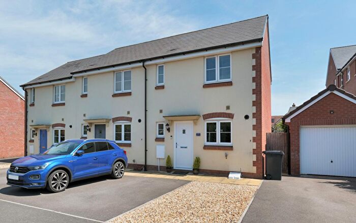 2 Bedroom End Of Terrace House For Sale In Linnet Lane, Melksham, SN12