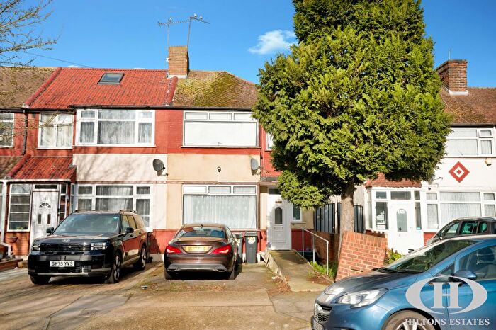 3 Bedroom End Terrace House For Sale In Wentworth Road, Southall, UB2