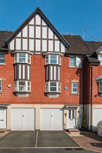 4 Bedroom Town House For Sale In Freshwater View, Northwich, CW8