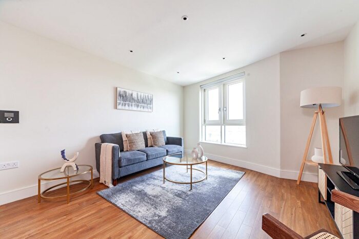 2 Bedroom Flat To Rent In Queensland Road, London, N7