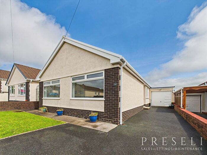 3 Bedroom Bungalow To Rent In Brynteg, Pentremeurig, SA31