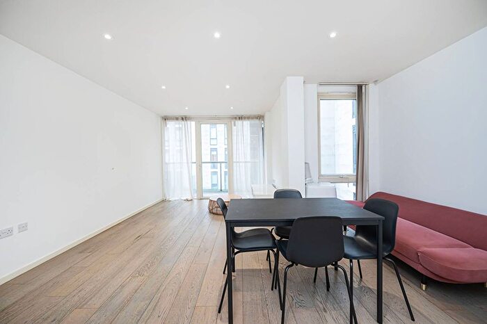 1 Bedroom Flat To Rent In Central Street, Clerkenwell, London, EC1V