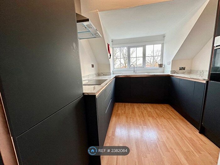 2 Bedroom Flat To Rent In Alwoodley, Leeds, LS17