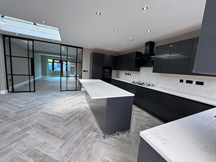 4 Bedroom Semi-Detached House To Rent In Whitton Road, Hounslow, TW3