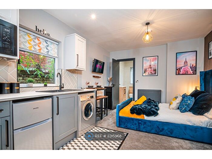 Studio To Rent In Old Town, Swindon, SN1