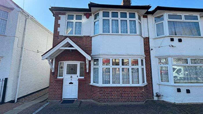 3 Bedroom Semi-Detached House To Rent In Dene Avenue, Hounslow, TW3