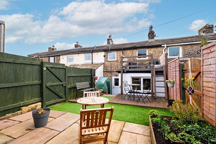 2 Bedroom Cottage For Sale In Hollin Hall, Trawden, BB8