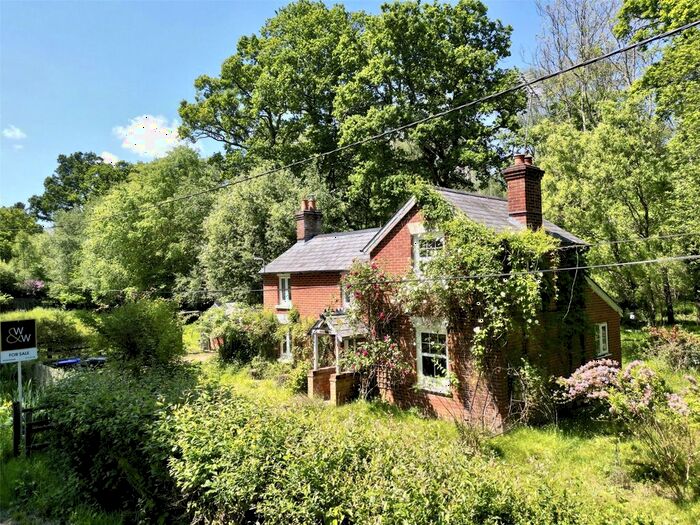2 Bedroom Detached House For Sale In Hamptworth, Salisbury, Wiltshire, SP5