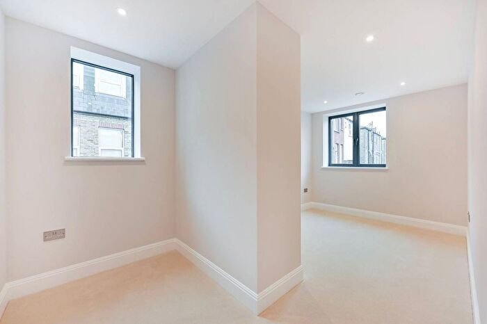 1 Bedroom Flat For Sale In Merton Road, South Wimbledon, London, SW19