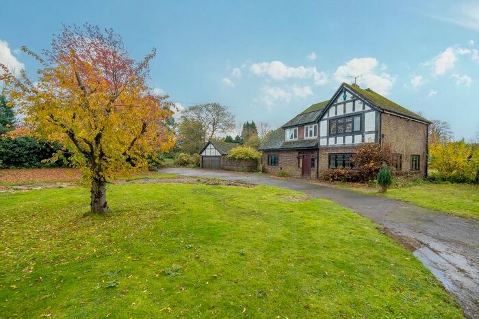 4 Bedroom Detached House For Sale In Kingsford Street, Mersham, Ashford, TN25