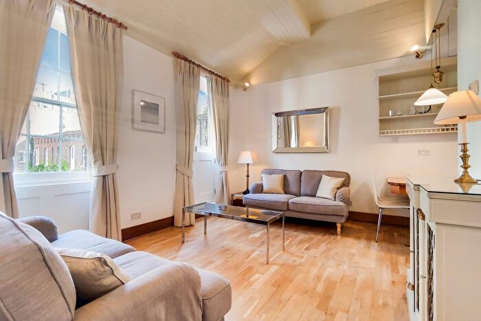 2 Bedroom Mews To Rent In Lucerne Mews, Kensington, W8