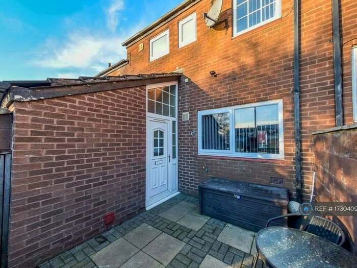 3 Bedroom Terraced House To Rent In Dulverton Square, Leeds, LS11