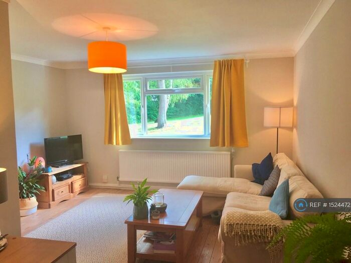 2 Bedroom Flat To Rent In Cressex Close, Bracknell, RG42