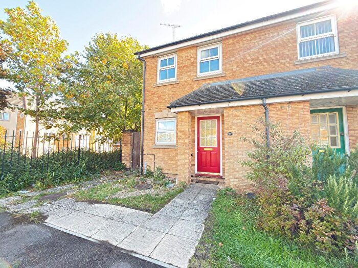 2 Bedroom End Of Terrace House For Sale In Villiers Close, Leagrave, Luton, Bedfordshire, LU4