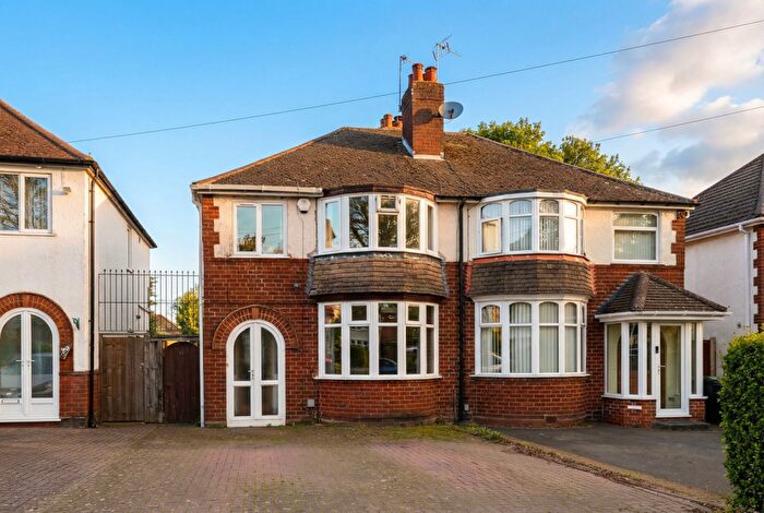 3 Bedroom Semi-Detached House For Sale In Stroud Road, Shirley, B90
