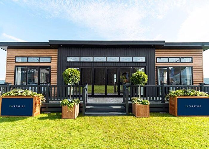 2 Bedroom Park Home For Sale In The Ultimate Home Away From Home On A Stunning Stretch Of The South Coast, SO41