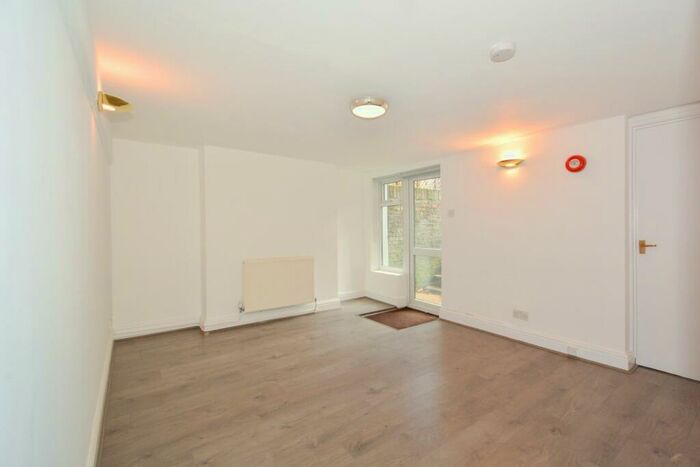 1 Bedroom Apartment To Rent In Lauriston Road, London, E9