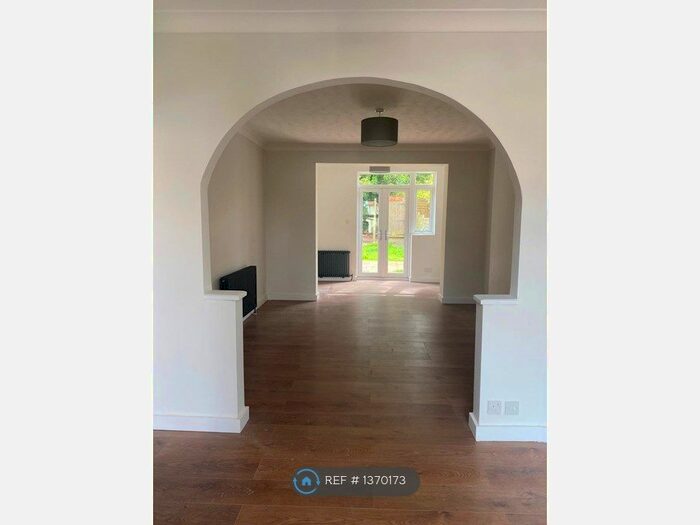 3 Bedroom Terraced House To Rent In Shroffold Road, Bromley, BR1