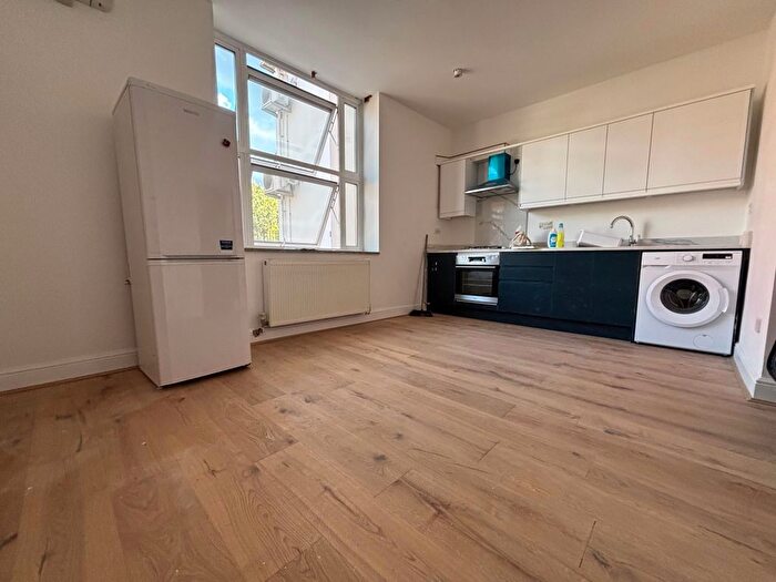 2 Bedroom Flat To Rent In High Street, London, N8