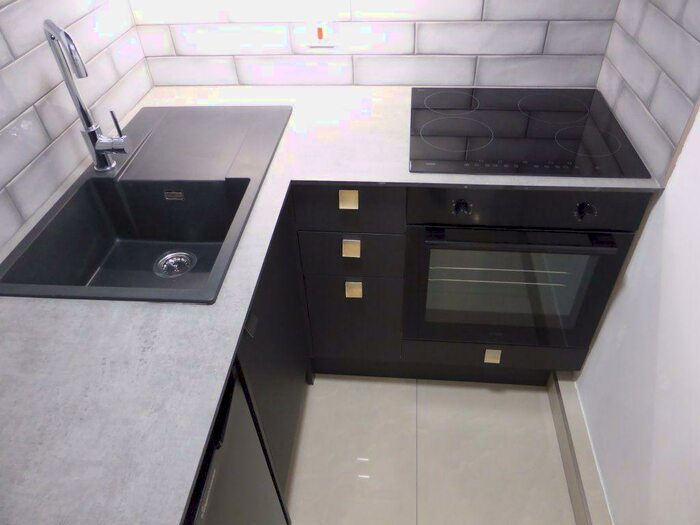 Studio To Rent In York Avenue -, P10