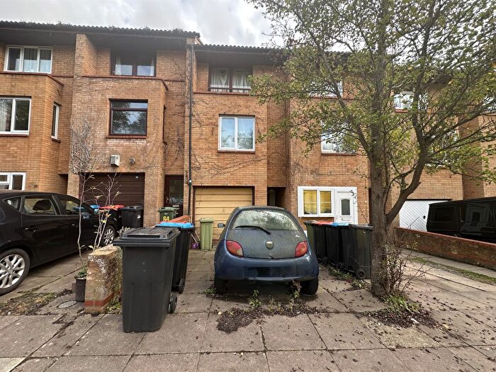3 Bedroom Property For Sale In Boycott Avenue, Oldbrook, Milton Keynes, MK6