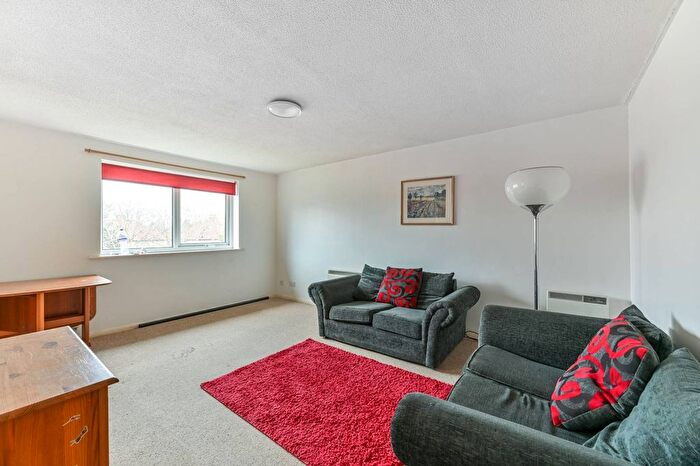 2 Bedroom Flat To Rent In Old Park Mews, Hounslow, TW5