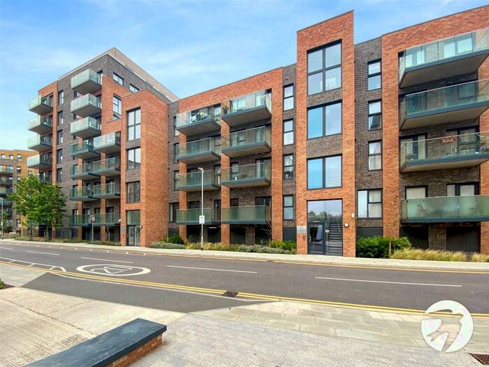 3 Bedroom Flat To Rent In William Mundy Way, Dartford, Kent, DA1