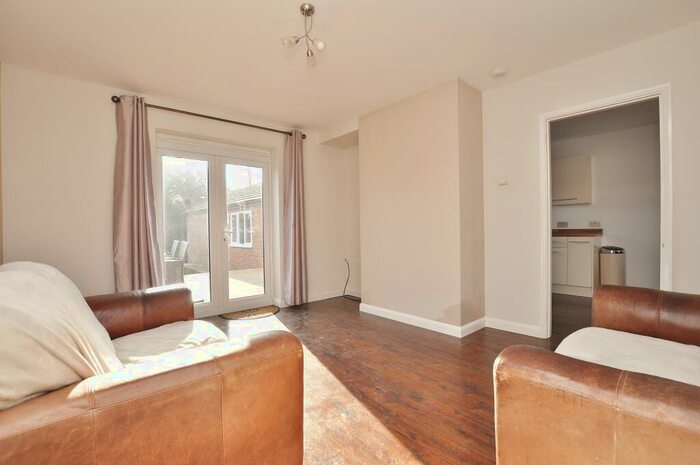 5 Bedroom Semi-Detached House To Rent In Fentum Road, Guildford, Surrey, GU2