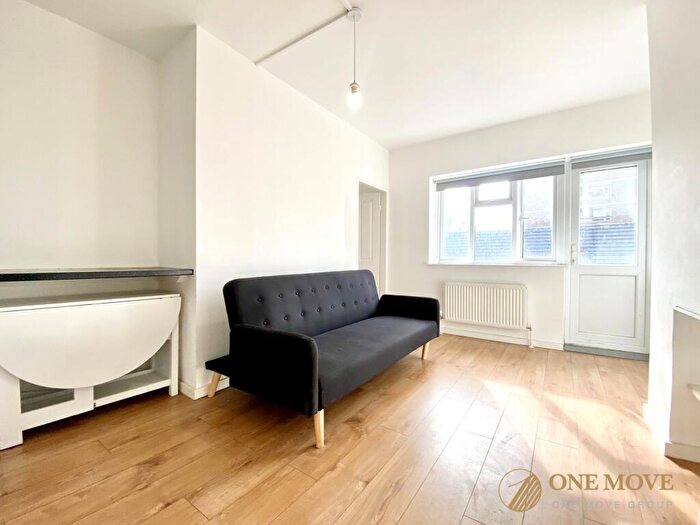 3 Bedroom Flat To Rent In Finn House, Old Street, N1