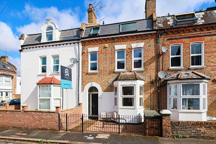2 Bedroom Flat For Sale In Lancing Road, West Ealing, W13
