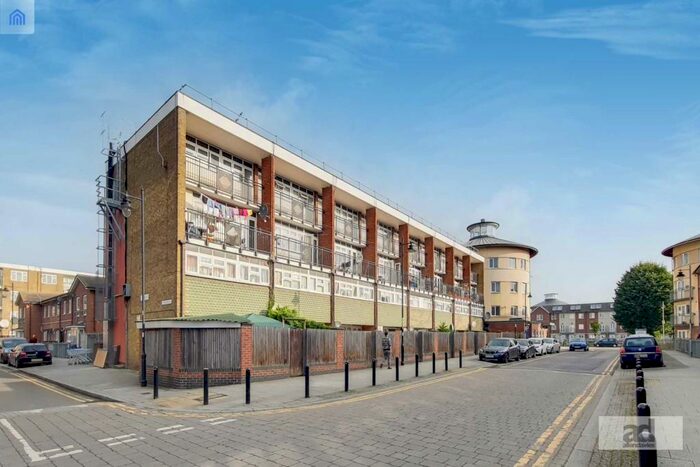 3 Bedroom Flat To Rent In Flack Court, Leyton, E10