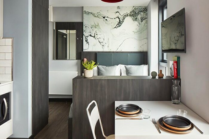 Studio To Rent In Crossharbour Plaza, London, E14