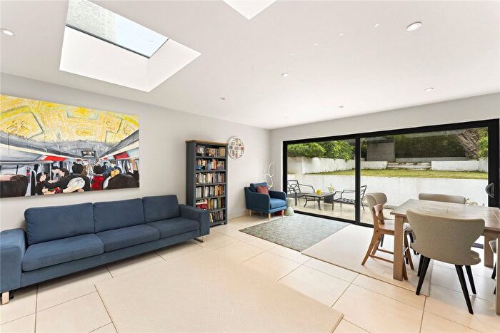 2 Bedroom Flat To Rent In Manor Drive, Surbiton, KT5