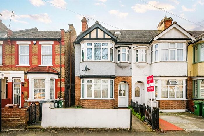 Studio To Rent In Goldsmith Road, London, E10