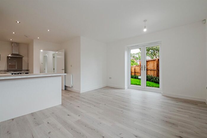 2 Bedroom Flat To Rent In The Poppies, Prestwich, M25