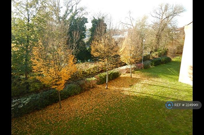 2 Bedroom Flat To Rent In Faraday Road, Guildford, GU1